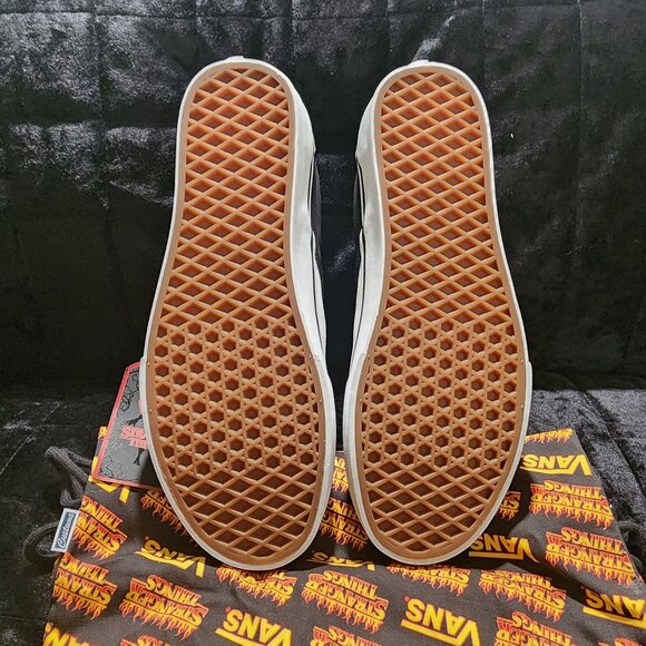 VANS x Stranger Things Classic Slip-on Limited Addition **Hell Fire Custom Prin - Picture 4 of 6